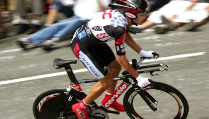 9游-星光下的射击比赛：闪耀夜空的运动盛典