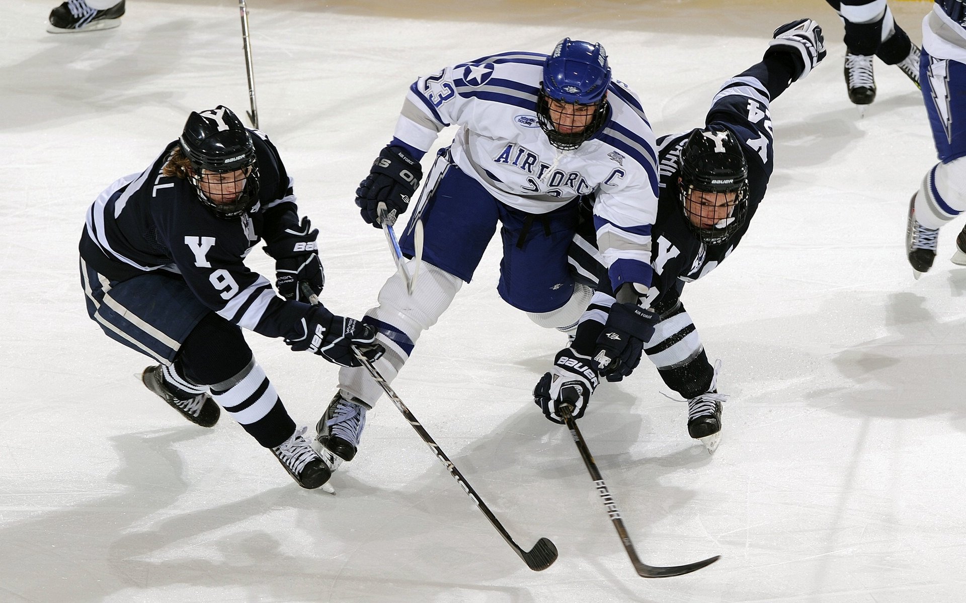 青少年“智慧篮”科技创新产品在全国青训展览中获奖，青少年智能设计大赛